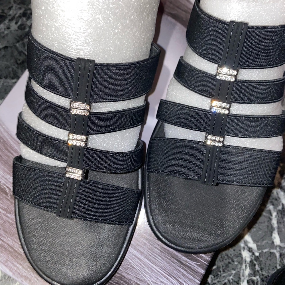 Sketchers Luxefoam Black Wedged Sandals Very Comfy Size 7.5